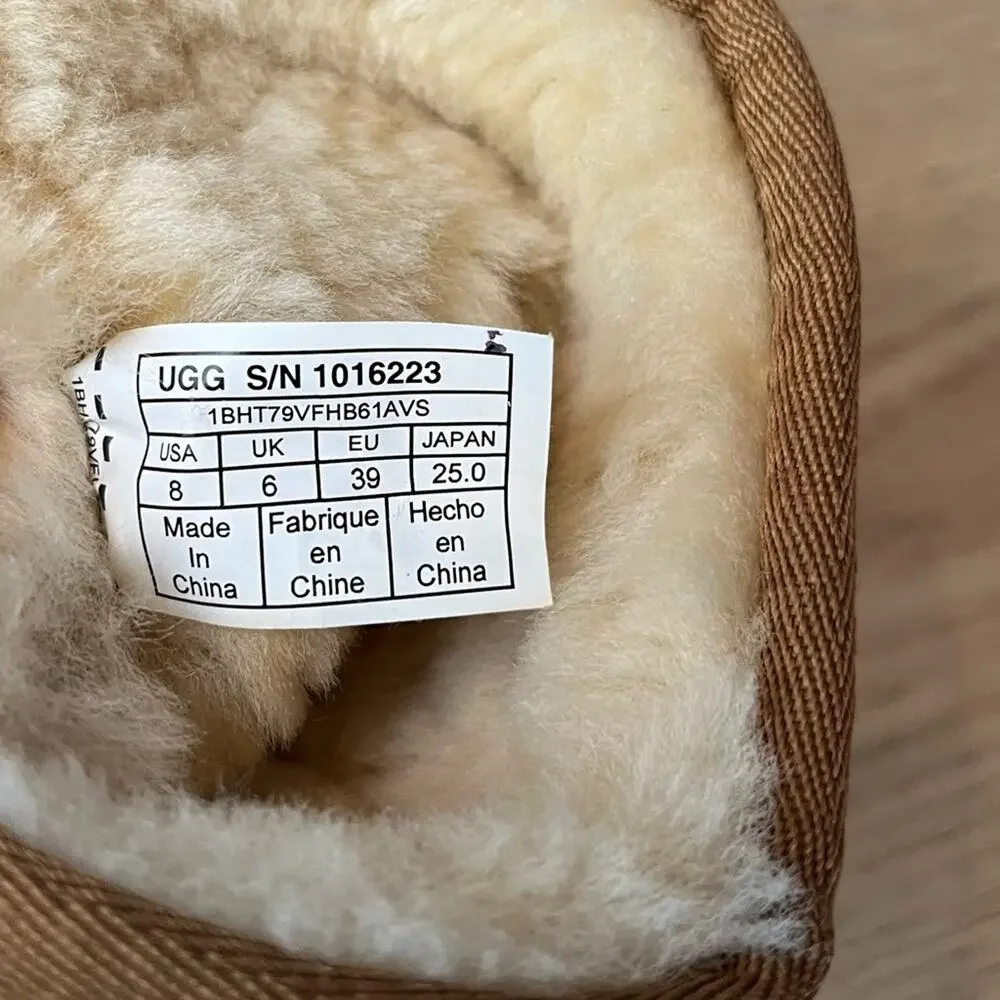 UGG Women’s Classic Short II Shearling Lined Chestnut Tan Winter Boots Size 8